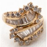 Brillant-Ring, 585er GG, mit 24 Diamanten im Baguetteschliff und 20 Diamanten im Brillantschliff, z