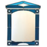 Spiegel im bleiverglasten Rahmen mit hell- und dunkelblauem Glas, mit spitzem Giebel, Meisterstück