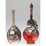 Vase und Glasflasche mit Stopfen, Israel, Handarbeit, rotes und goldfarbenes Glas , mit aufgelegten
