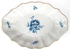 Meissen-Schale, ovale, Blaue Blume mit Goldrand, Schwertermarke mit 2 Schleifstrichen, L. 26 cm