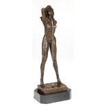 Bronze-Figur "Stehende erotische Frau mit Fesseln und Silberkette", Nachguß, braun patiniert, auf S