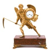 Empire-Uhr, feuervergoldet, Bekrönung "Chronos der die Zeit überdauert", auf rechteckigem Marmorsoc