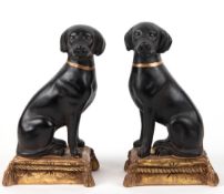 Paar Buchstützen "Sitzende Hunde", Gußmasse, farbig gefasst, H. 21 cm
