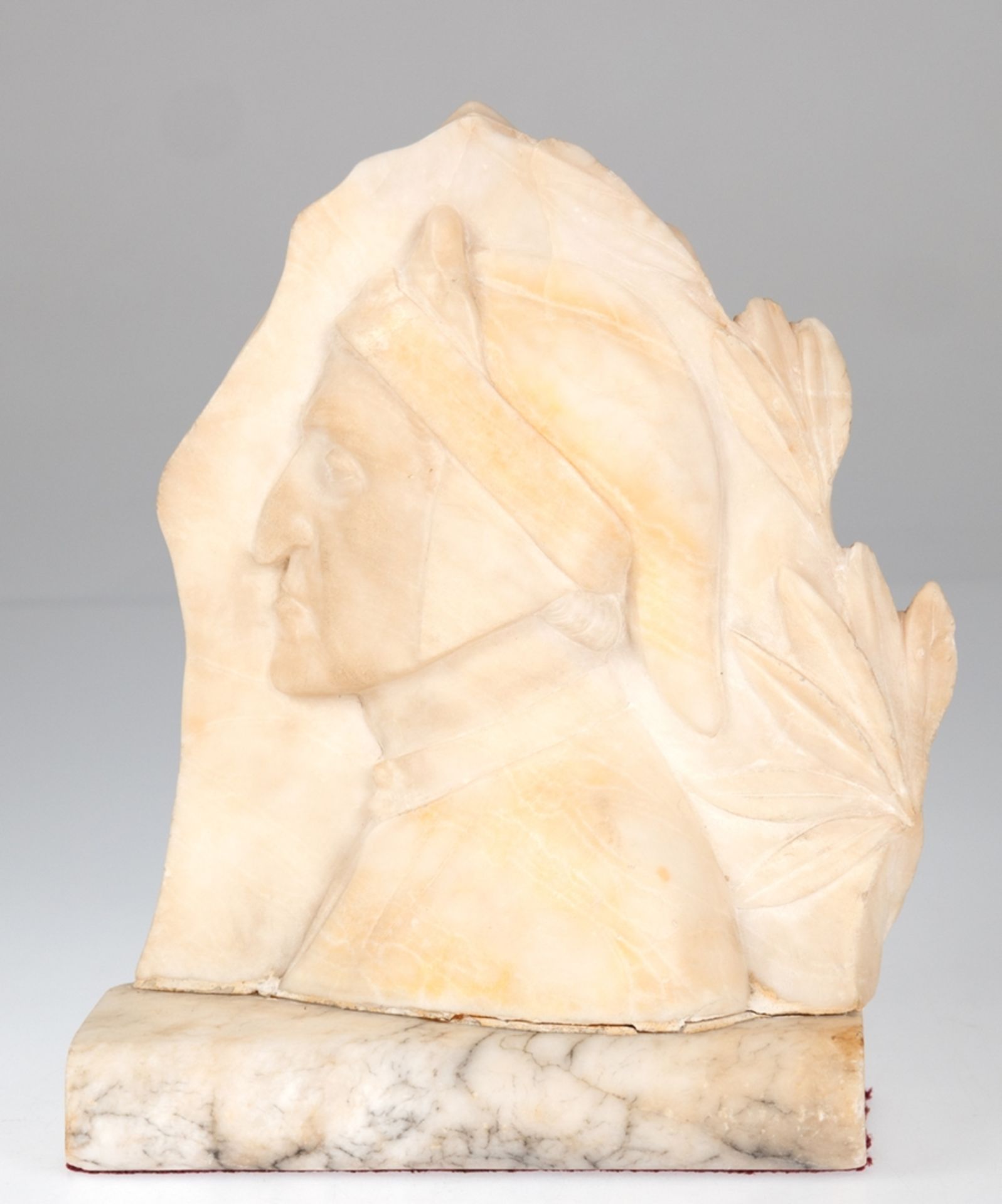 Alabaster-Relief "Dante Alighieri", auf stilisiertem Buchsockel sichtbar geklebt, ges. 22,5x16,5x11