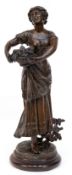 Figur "Junge Frau mit Traubenkorb", Metallguß, bronziert, um 1920, auf rundem Holzsockel, unsign., 