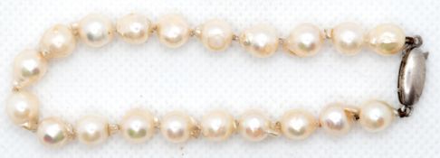 Armband, echte Akoya-Perlen in barocker Form, Durchmesser ca. 7 mm, Länge mit 925er Silberverschlus