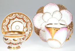 Barttasse mit UT, um 1900, rosa und gold staffiert, Blütenblattdekor, Stand min. best. und Biederme