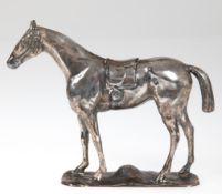 Figur "Gesatteltes Pferd", Metallguß mit Resten von Versilberung, H. 13 cm