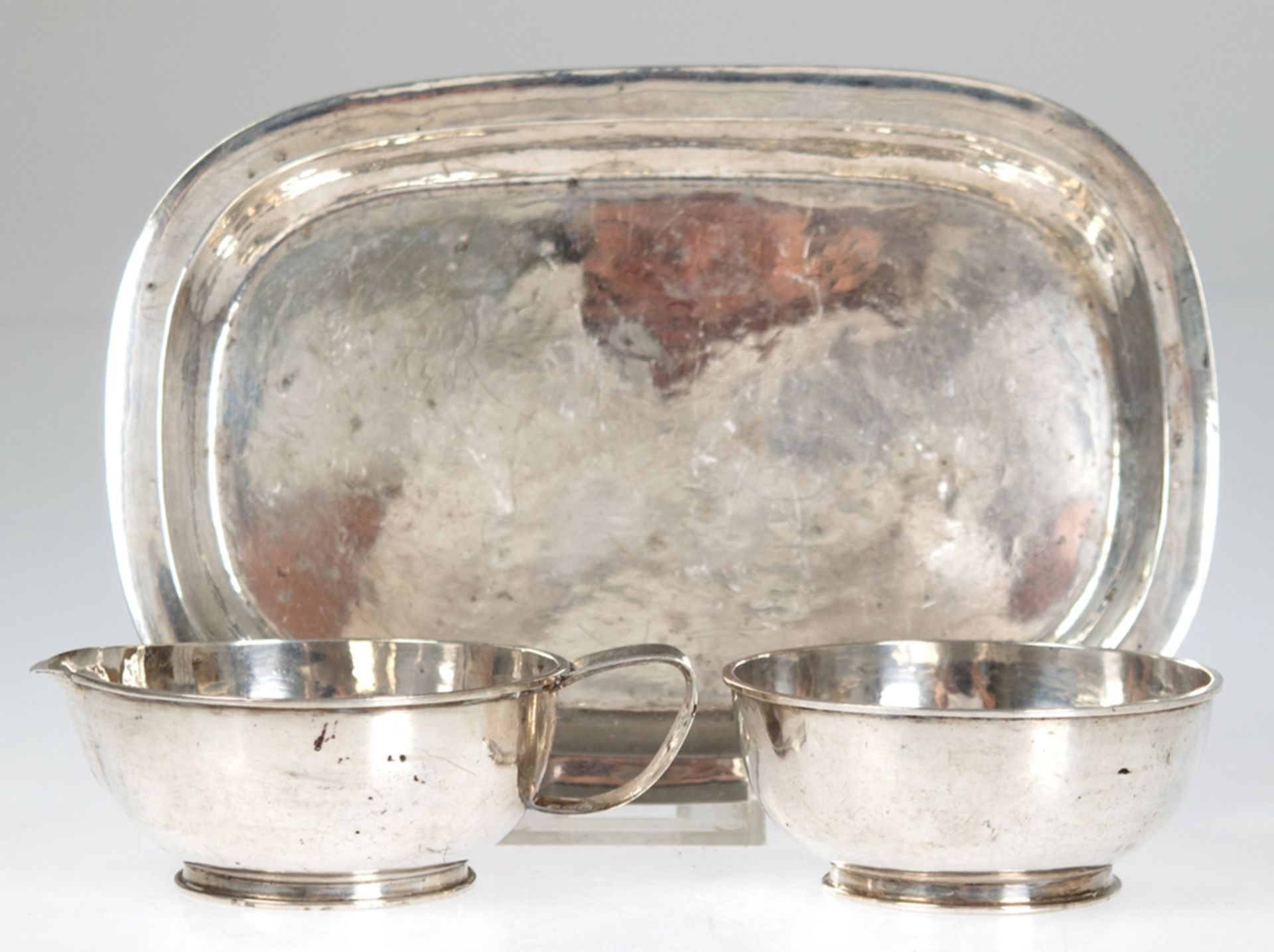 Sahnekännchen und Zuckerschale auf Tablett, 835er Silber, Rolf Koolmann (1900-1954), ca. 256 g, L.