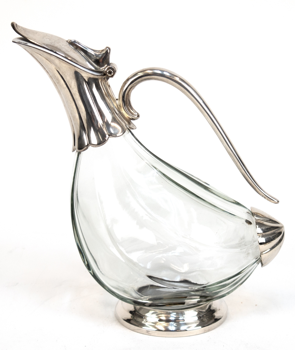 Dekanter in Form einer Ente, Glaskorpus mit versilberter Montur, H. 24 cm