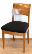 Biedermeier-Stuhl, Birke mit Fadenintarsien, gepolsterter Sitz mit schwarzem Bezugsstoff, Gebrauchs