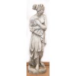 Gartenfigur "Frau im antiken Gewand", Steinguß, an den Füßen alte reparierte Bruchstelle, Gebrauchs