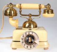 Originales Analog-Telefon, Metallgehäuse, mit Wählscheibe (hackt), Gabel und Hörer mit