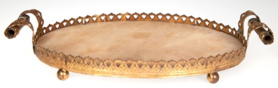 Tablett um 1900, oval, Alabaster mit goldfarbener Metallmontierung (berieben), auf 4 Kugelfüßen, mi