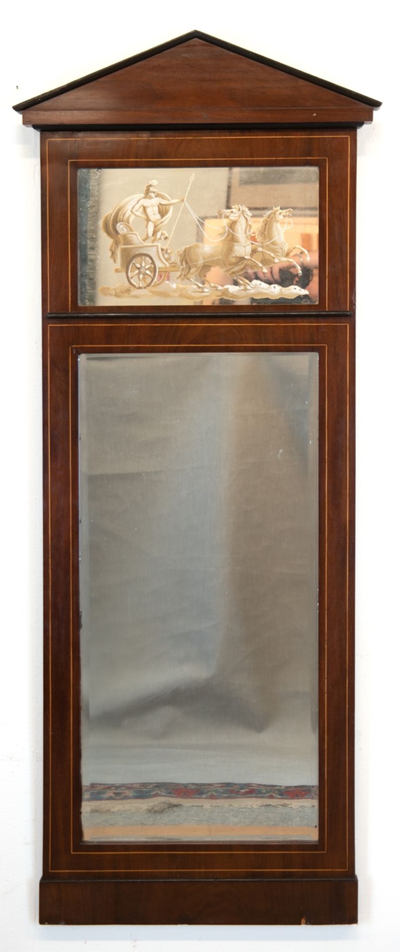 Biedermeier-Spiegel, Mahagoni furniert mit Fadenintarsie und ebonisierten Leisten, Dreiecksgiebel, 