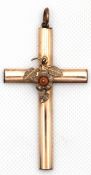 Großes Kreuz, Biedermeier um 1850, Golddouble mit Koralle, Länge mit Öse 8,0 cm, Breite 4,1 cm