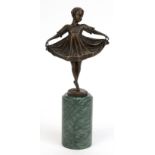 Bronze-Figur "Junges Mädchen im schwingenden Kleid", braun patiniert, bez. "F. Paris", auf runder S