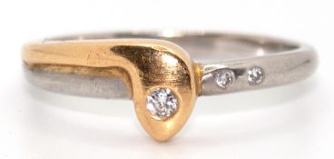 Ring, 950er Platin/GG, besetzt mit 3 Brillanten von zus. ca. 0,05 ct., Ges.-Gew. 4,5 g, RG 56,5