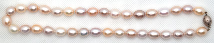SW-Perlenkette mit gutem Lüster und Qualität, multicolor, Maße der ovalen Perlen ca. 11 x 9,5 mm, G