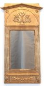 Spiegel, Anfang 19. Jh., Holzrahmen golden gefaßt, Kreissegment über Spiegelfläche mit reliefierter
