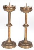 Paar Kerzenleuchter, Messing, Ende 19.Jh., Schaft mit Nodus, Tropfschale mit Galerie, H. 42 cm
