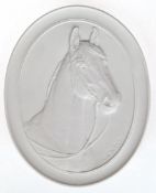 Meissen-Platte "Gento", Biskuitporzellan, reliefiertes Pferdeporträt, oval, 1. Wahl, 16x13 cm, im O