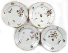 4 Meissen-Speiseteller, 18./19. Jh., polychrome Blumenbukettmalerei, alte Manier, mit Goldrand, Alt