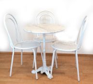 Gartentisch mit 3 Stühlen, Metall, weiß gefaßt, runde marmorartige Tischplatte auf Metallgestell mi