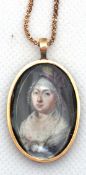 Porträt-Anhänger, Gouache um 1800, oval, verglast, L. 4 cm, an Kette, Silber vergoldet, L. 45 cm