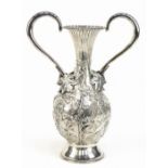 Vase, Spanien, Silber, 683 g, Balusterform mit beidseitigen Ohrenhenkeln, vollflächig mit Blatt- un
