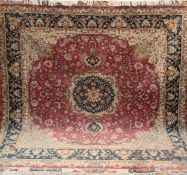 Teppich Täbris, Persien, sign., feine Knüpfung, rotgrundig, mittig ornamentales Muster, muß gereini