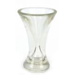 Sanduhrglas, 18. Jh., dickwandiges Klarglas mit ausgeschliffenem Abriß, H. 14,5 cm