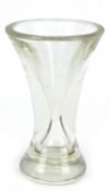 Sanduhrglas, 18. Jh., dickwandiges Klarglas mit ausgeschliffenem Abriß, H. 14,5 cm