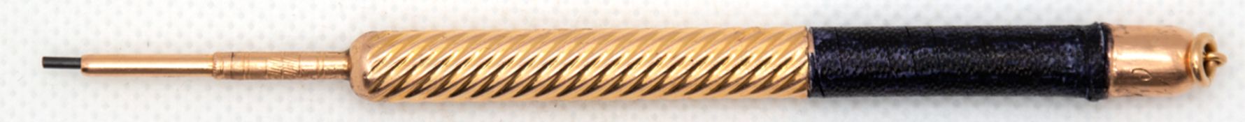 Bleistift, 14 k GG (geprüft), 14 ct., z.T. spiralförmig reliefierter Schaft, im oberen Bereich mit