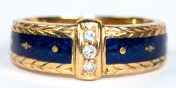 Fabergé-Ring, 750er GG, Schauseite z.T. blau emailliert, mittig 3 übereinander angeordnete Brillant