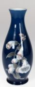 Vase, Bing & Gröndahl, Nr. 8757/505, gebauchte Form,   Blumendekor auf blauem Grund, H. 27 cm