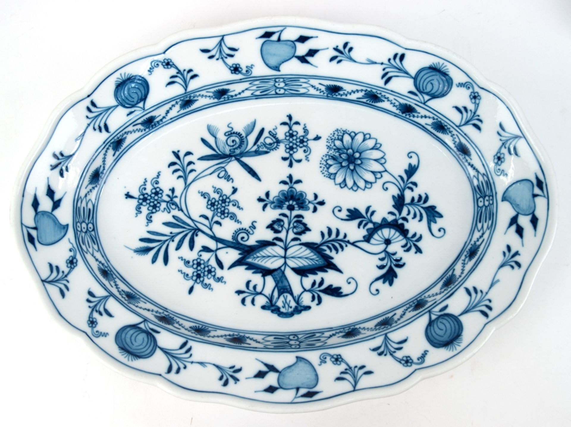 Meissen-Platte, Knaufzeit, oval, Zwiebelmuster, Neuer Ausschnitt, 1. Wahl, L. 34 cm