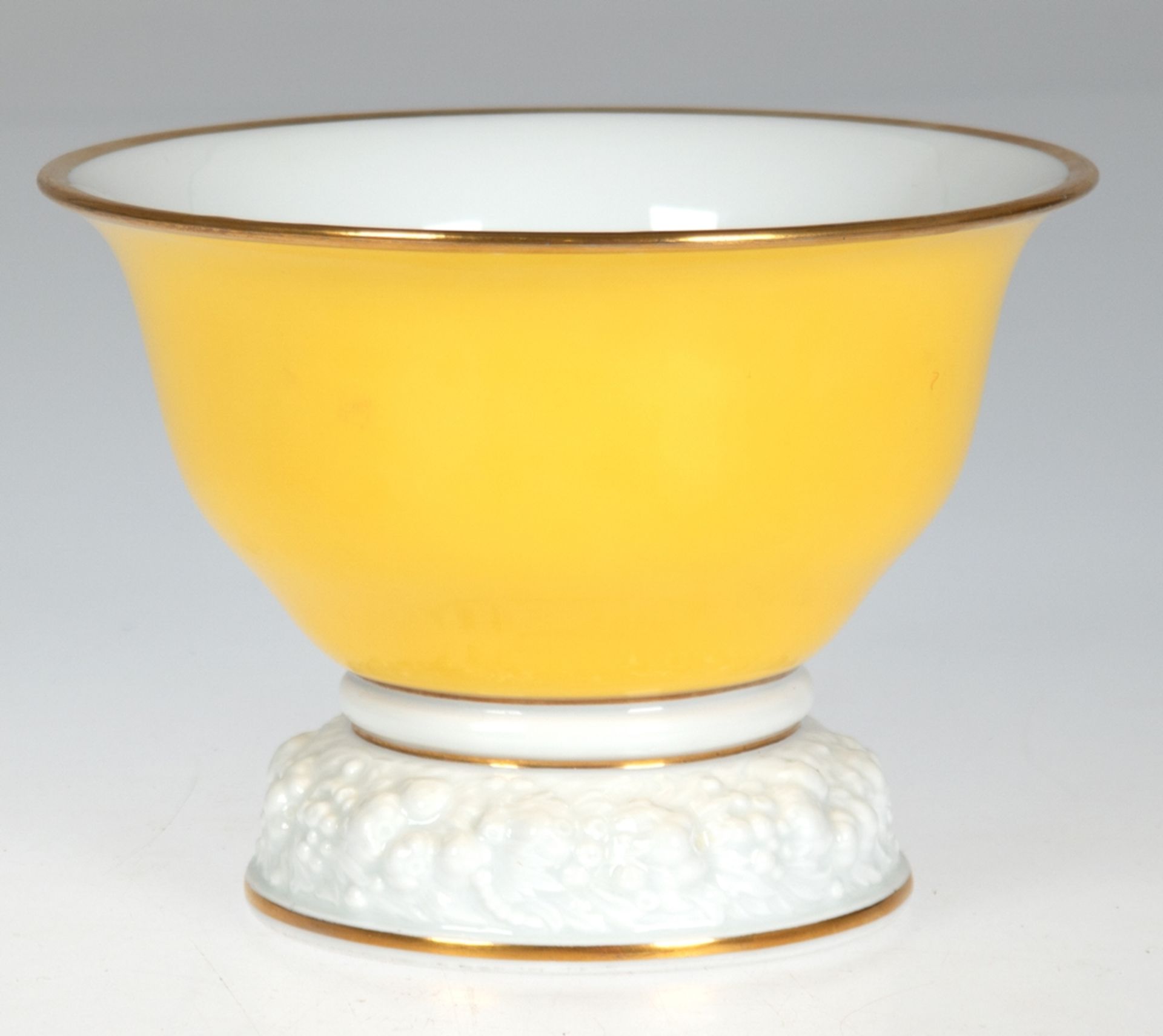 Fußschale, Rosenthal, Selb-Bavaria, Entwurf Ph. Rosenthal, Fuß mit Floralrelief,  Schale außen gelb