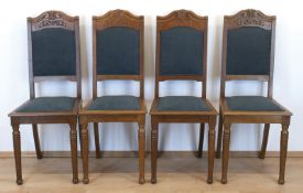 4 Jugendstil-Stühle, um 1900, Eiche, beschnitzt, gepolsterter Sitz und Rückenlehne überarbeitet und
