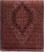 Bidjar, Persien,rotgrundig, durchgehend gemustert mit Zentralmedaillon, Fransen gekürzt, 100x70 cm