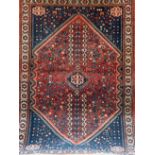 Teppich, Iran, Abadeh, mittig rotes Medaillon, blauer Rand, Reinigung empfohlen, 85x138 cm