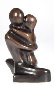 Figurengruppe "Eng umschlungenes Paar", Bronze, monogr. "HS im Kreis", braun patiniert, H. 28 cm