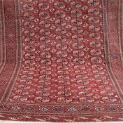 Teppich, Turkmen, ornamentales Muster auf rotem Grund, Kanten belaufen, 320x240 cm