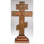 Orthodoxes Altarkreuz, Ende 18. Jh., Holz gefaßt, beidseitig bemalt in der Art von Uschakow, Schwun