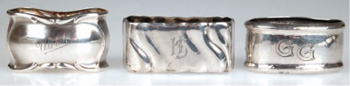 3 Serviettenringe, oval, 835/900er Silber, mit Namens- bzw. Monogramm-Gravuren, Ges.-Gew. 82,5 g, I