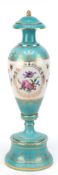 Deckel-Vase, Porzellan, um 1920, polychrome Blumenmalerei und Goldstaffage, verschraubter Fuß und K
