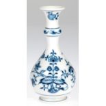 Meissen-Vase, Zwiebelmuster, gebauchte Form mit ausgestelltem Rand, 1. Wahl, H. 18 cm
