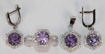 Set aus Ohrringen, Anhänger und Ring, 925er Silber, rhodiniert, Amethyste (Dm. 8 mm) und Zirkonia i