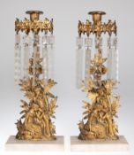 Paar Leuchter mit Kristallbehang, Österreich Mitte 19. Jh., 1-flammig, auf rechteckiger, heller Ste