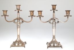 Paar Kerzenleuchter, 800er Silber, punziert, quadratischer Stand mit Palmettendekor, gegliedertem S
